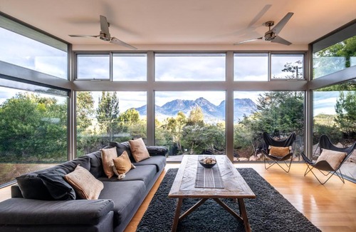 Coles Bay House | Discover The Loft: Family-Friendly with Top Amenities