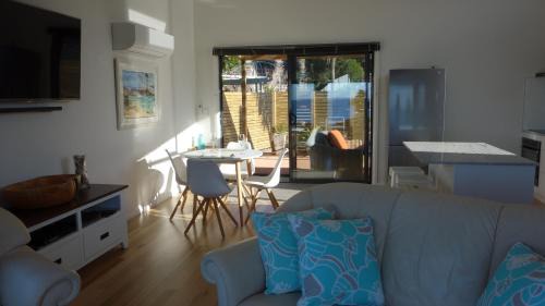 Binalong Bay Apartment | Discover THE LOFT @ Bay of Fires Seascape with Ocean Views