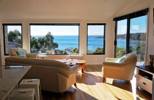 Binalong Bay Apartment | Discover THE LOFT @ Bay of Fires Seascape with Ocean Views