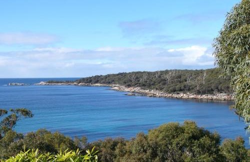 Binalong Bay Apartment | Discover THE LOFT @ Bay of Fires Seascape with Ocean Views