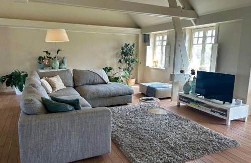 Melsele House | Discover The Loft: 4-Star Hotel with Pet-Friendly Amenities
