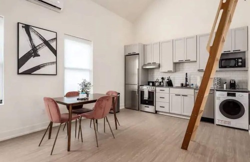 Olde Towne East Apartment | Comfortable Stay at The Loft Columbus Center with Breakfast