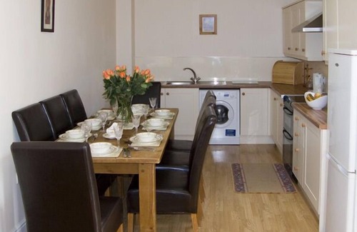 Annan Cottage | Experience The Loft: 4-Star Retreat with Spa and Hot Tub