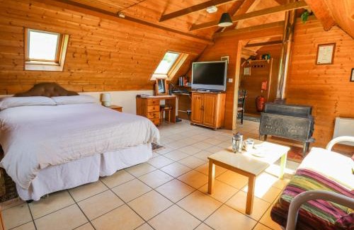 Tirabad Apartment | Pet-Friendly Retreat at The Loft with High Guest Ratings