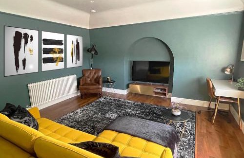 Yeovil Apartment | Child-Friendly Escape at The Loft - Guest Rated 9.6/10