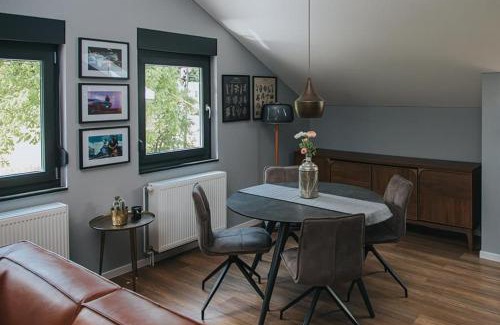 Samobor Apartment | Hill View Modern Apartment: Pet-Friendly Retreat with Hot Tub