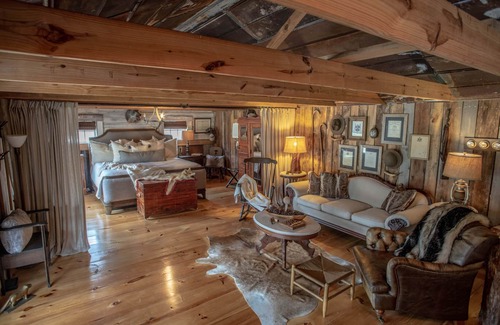 Washburn House | Stay at The Loft House: Your Cozy Retreat with Kitchen Amenities