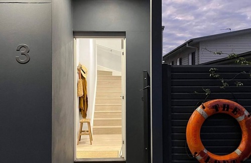 Shell Cove Apartment | Delightful The Loft: 2 Bed Retreat Steps from Marina