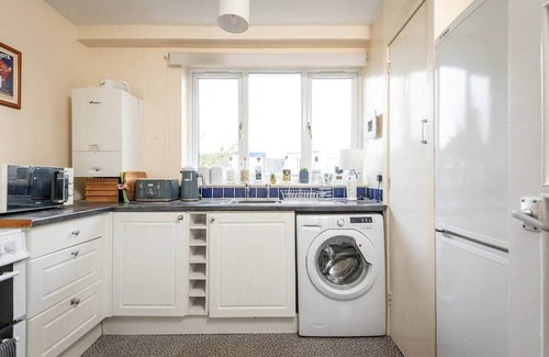 Crail Apartment | Cozy Loft on the Lane - Perfect for Families & Groups