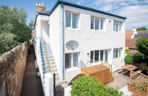 Crail Apartment | Cozy Loft on the Lane - Perfect for Families & Groups