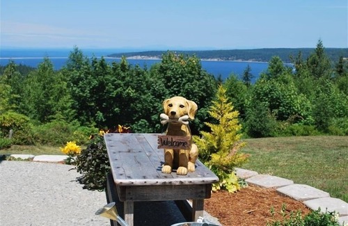Sequim Apartment | Experience Romance at THE LOFT with Mountain & Ocean Views
