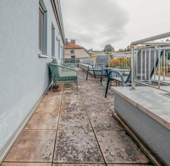 Bridel Apartment | Spacious 1-Bedroom Penthouse in Bridel with Kitchen