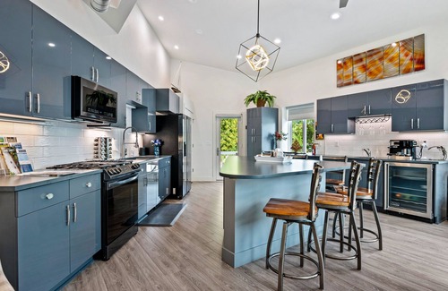 Egg Harbor Apartment | Experience Luxury in a 5-Star 2-Bedroom Unit, Egg Harbor