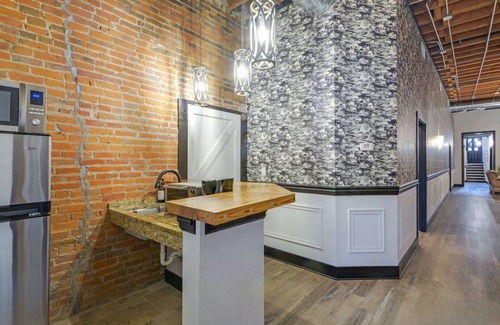 Galena House | Elle & Beck's Loft Suite: Perfect for Families with Spa Access