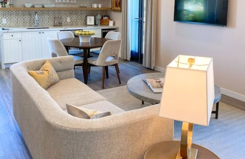 Paso Robles Apartment | Pet-Friendly Retreat at The Lofts: The Oak Room Awaits