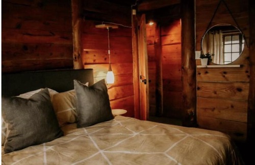 Kwa Sani House | Family-Friendly Log Cabin at Elgin with Pet Amenities