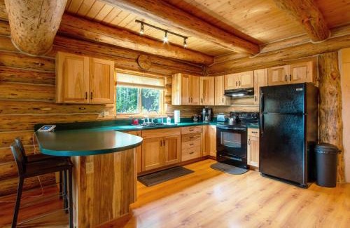 Stevenson House | Inviting Log Cabin Home with Family-Friendly Amenities