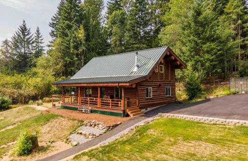 Stevenson House | Inviting Log Cabin Home with Family-Friendly Amenities