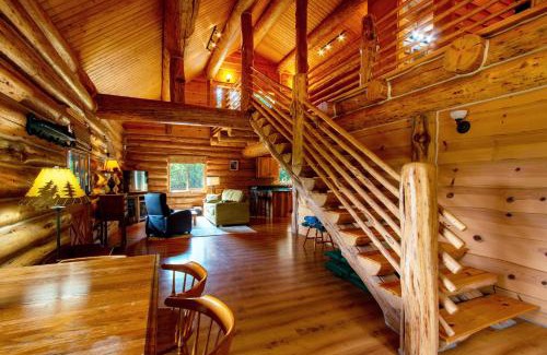 Stevenson House | Inviting Log Cabin Home with Family-Friendly Amenities