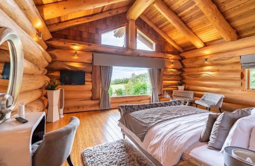 Bathgate Ski Chalet | Cozy Log Cabins at The Vu with Hot Tub & Fireplace
