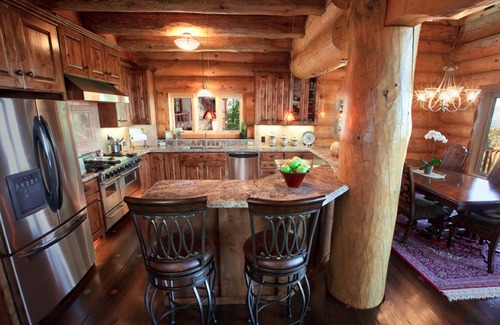 Truckee House | Experience The LOG HOUSE: A 9.8 Rated Retreat in Truckee