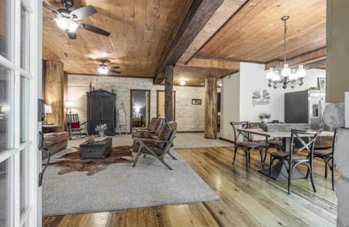 Cottontown House | The Log Palace Private Guest Suite cabin