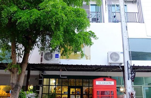 Huay Kaew Bed & Breakfast | Budget-Friendly Getaway at The London Tearoom