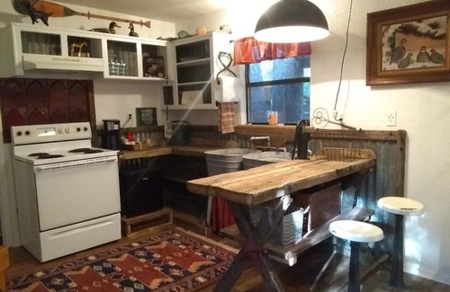 Canton Cabin | Discover Lone Star Cabin: Minutes to First Monday Trade Days