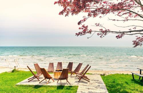 Wainfleet Apartment | Beachfront Cottages & Townhouse Suites at The Long Beach Resort
