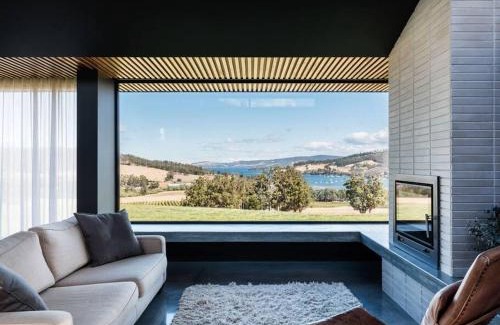Cygnet House | Discover The Long House, Cygnet for Your Next Getaway