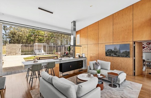 Pokolbin Apartment | Guest Rated: 10/10 at The Longhouse - Vineyard Views Await