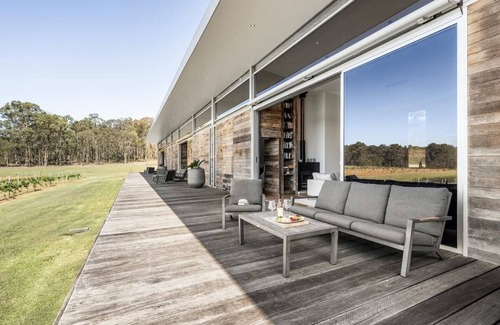 Pokolbin Apartment | Guest Rated: 10/10 at The Longhouse - Vineyard Views Await