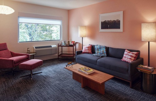 Glenwood South Hotel | Discover The Longleaf Hotel: Family-Friendly with Top Rating