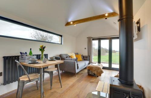 Stone in Oxney House | Experience The Lookers Legacy: Family and Pet-Friendly Retreat