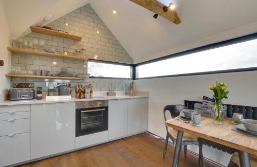 Stone in Oxney House | Experience The Lookers Legacy: Family and Pet-Friendly Retreat