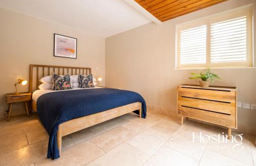 Knowl Hill House | Guest Favorite: The Lookout 2 Bedroom Annex with Parking