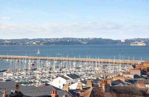 Brixham House | Pet-Friendly Haven at The Lookout 43 - Guest Rated 9.8
