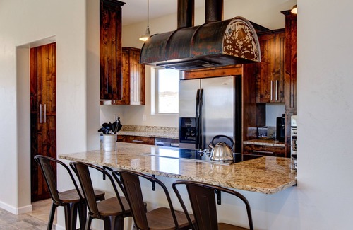 Hatch House | Experience The Lookout at Sevier River - 4-Star Family Retreat