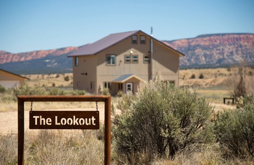 Hatch House | Experience The Lookout at Sevier River - 4-Star Family Retreat