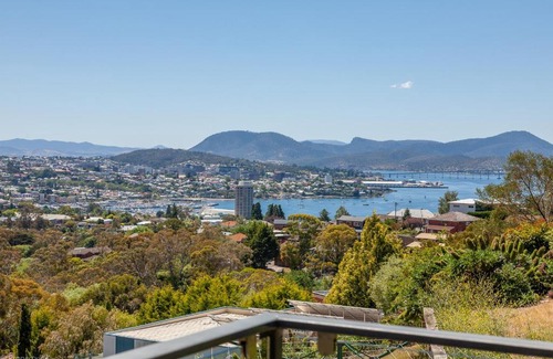 Sandy Bay Apartment | Discover The Lookout: Pet-Friendly Gem with Top Ratings