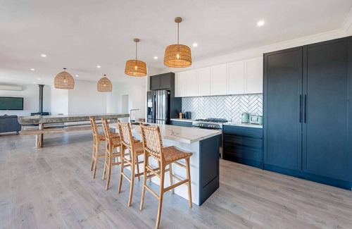 Karakin House | Oceanfront Comfort at The Lookout with Stunning Views