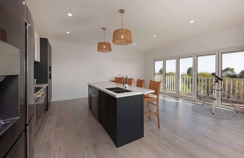 Karakin House | Oceanfront Comfort at The Lookout with Stunning Views