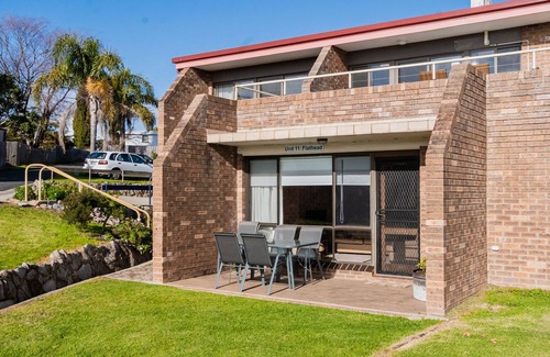 Mallacoota House | Pet-Friendly Retreat at The Lookout - Flathead, Mallacoota