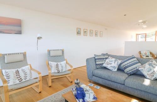 Westleigh House | Family-Friendly Getaway at The Lookout - 4 Star Experience