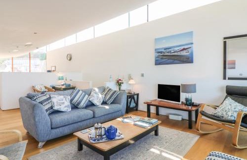 Westleigh House | Family-Friendly Getaway at The Lookout - 4 Star Experience