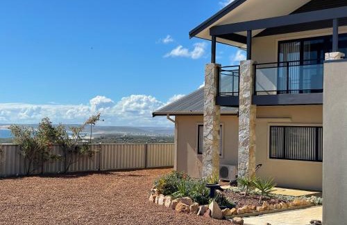 Kalbarri House | Experience The Lookout Kalbarri with Breathtaking Views
