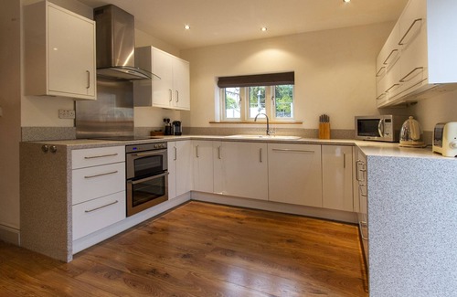 Keswick House | Experience The Lookout Keswick: A 10/10 Family Retreat