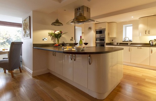 Keswick House | Experience The Lookout Keswick: A 10/10 Family Retreat