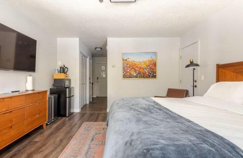 Kirkwood Apartment | The Lookout Loft Great views and King Sized Bed