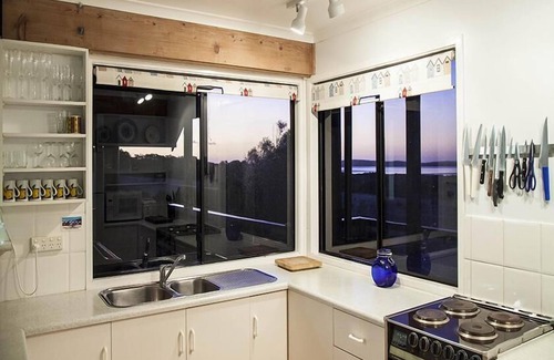 Warrenben House | Discover The Lookout with Exceptional Ocean Views & Breakfast